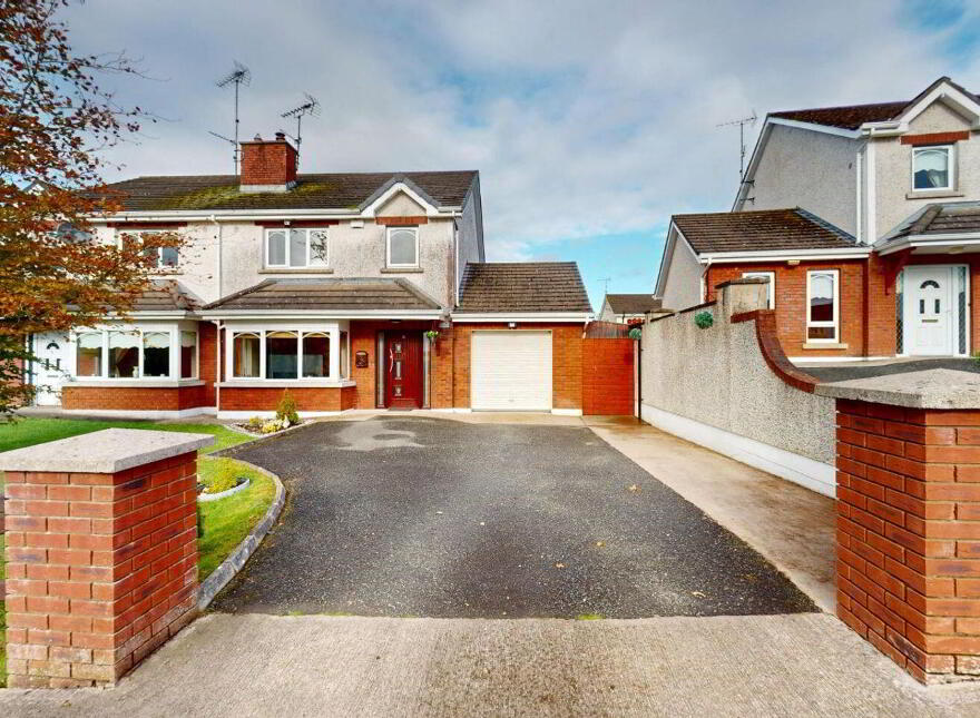 16 Cnoic Alainn, Cootehill, H16FY71