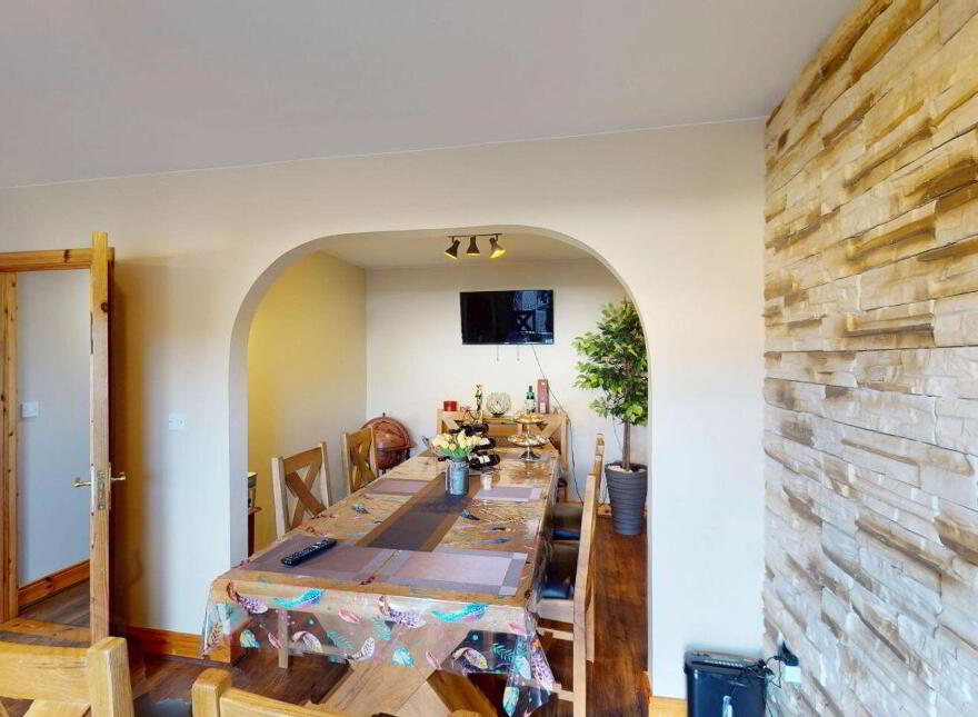 16 Cnoic Alainn, Cootehill, H16FY71