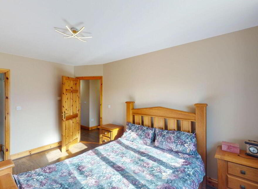 16 Cnoic Alainn, Cootehill, H16FY71