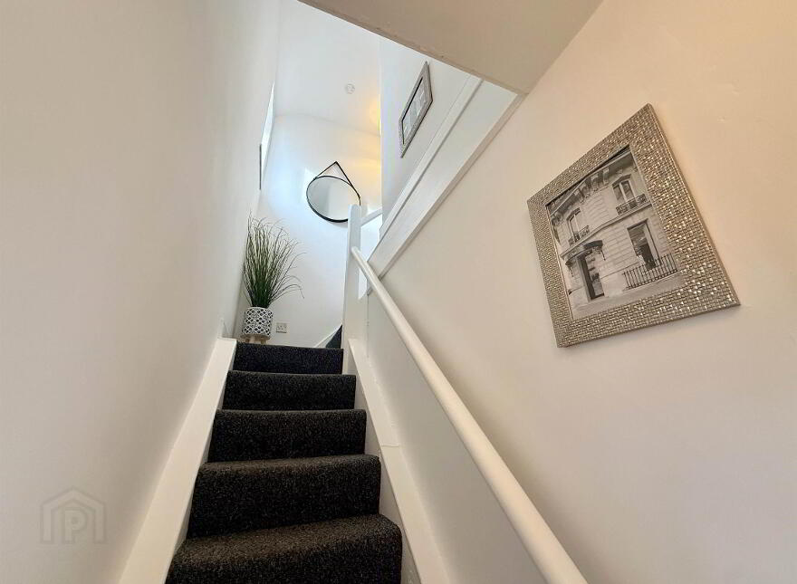 33 Rosebery Gardens, Belfast, BT6 8JG