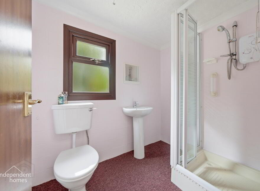 21 Fairway, Larne, BT40 2BB