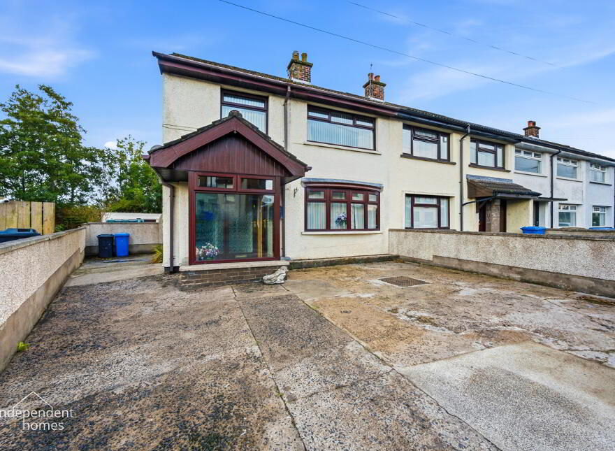 21 Fairway, Larne, BT40 2BB