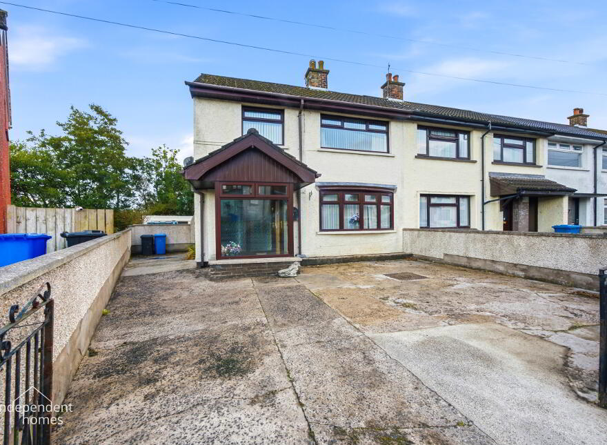 21 Fairway, Larne, BT40 2BB