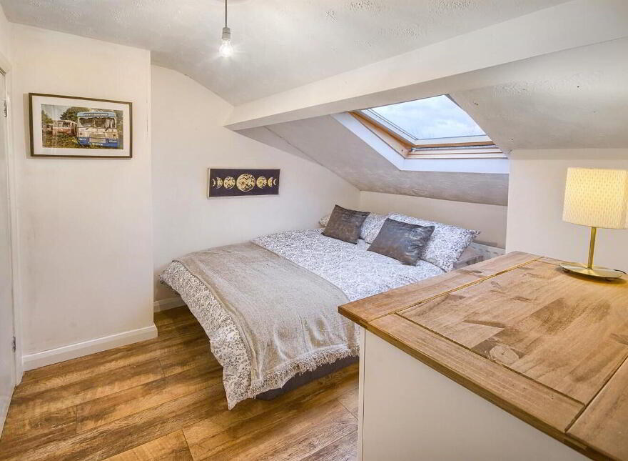 Room 4, 33 Farnham Street, Belfast, BT7 2FL