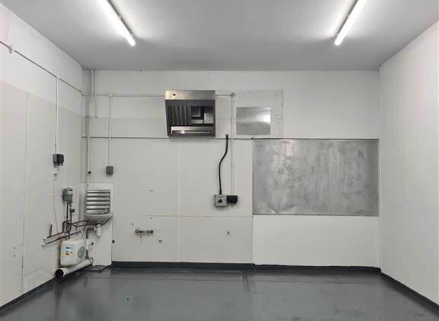 Unit 4, Glenwood Self Storage, Springbank Place, Belfast, BT17 0YU