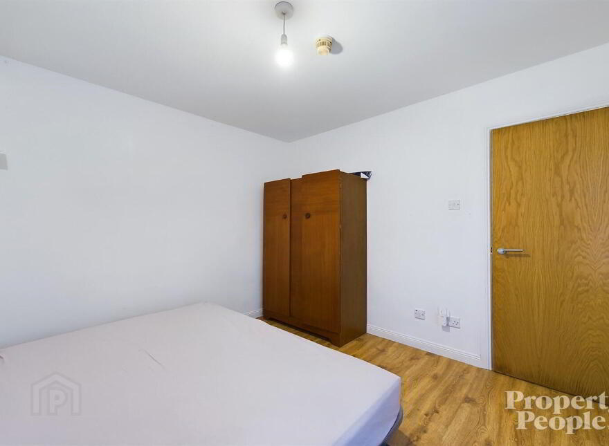 APT 2, 42 Castleton Gardens, Belfast, BT15 3BY