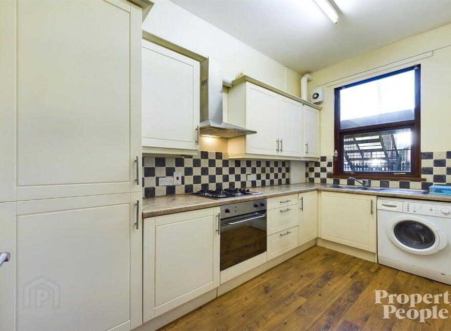APT 2, 42 Castleton Gardens, Belfast, BT15 3BY