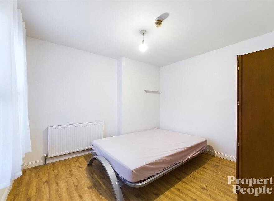 APT 2, 42 Castleton Gardens, Belfast, BT15 3BY