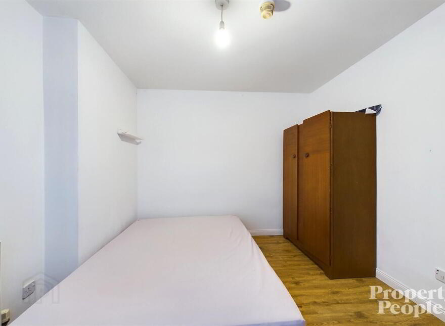 APT 2, 42 Castleton Gardens, Belfast, BT15 3BY