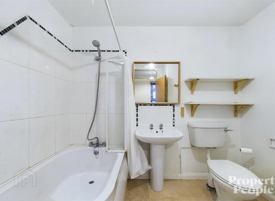 APT 2, 42 Castleton Gardens, Belfast, BT15 3BY