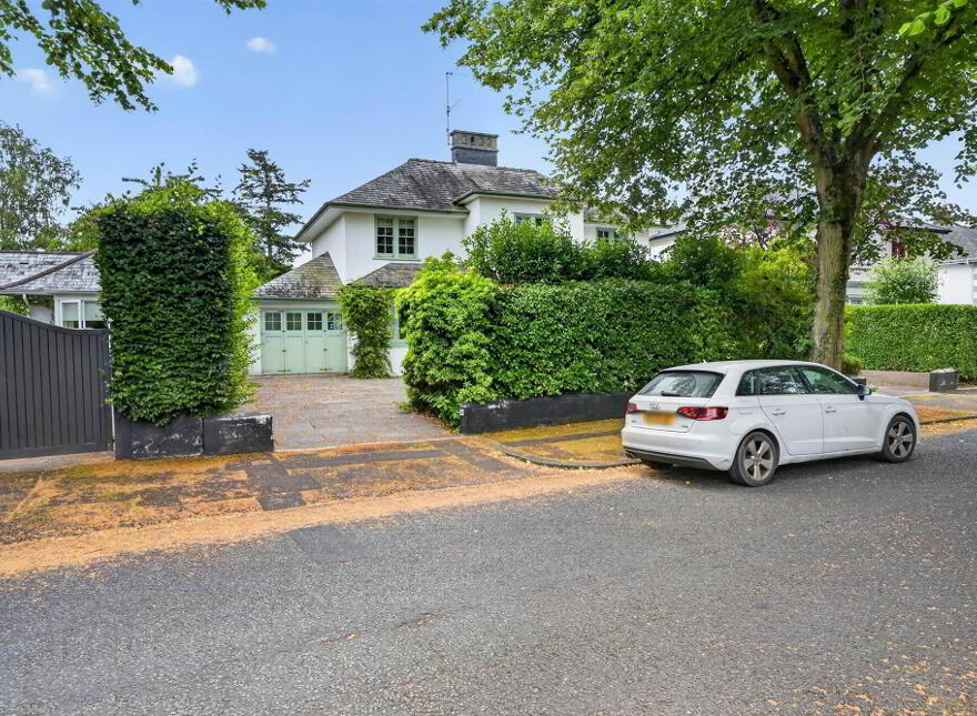 2 Shrewsbury Park, Malone, Belfast, BT9 6PN