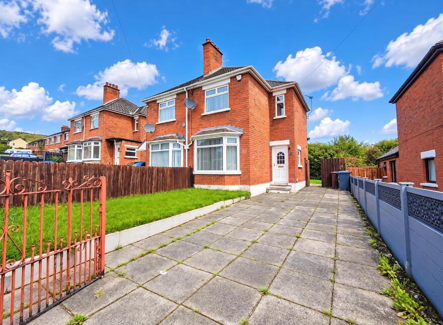 15 Benview Park, Belfast, BT14 8HT