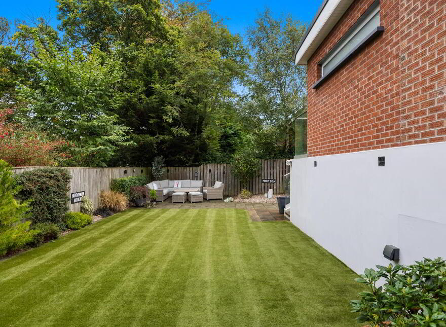 16 Strathearn Park, Belfast, BT4 2GN