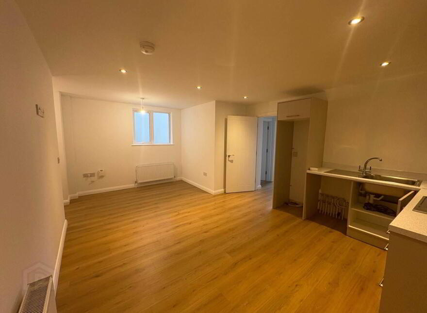 Apt 3, Grand Street, Lisburn, BT27 4UD