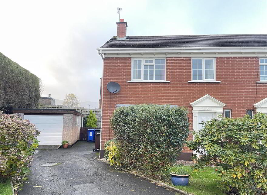 4 Locksley Grange, Belfast, BT10 0DW