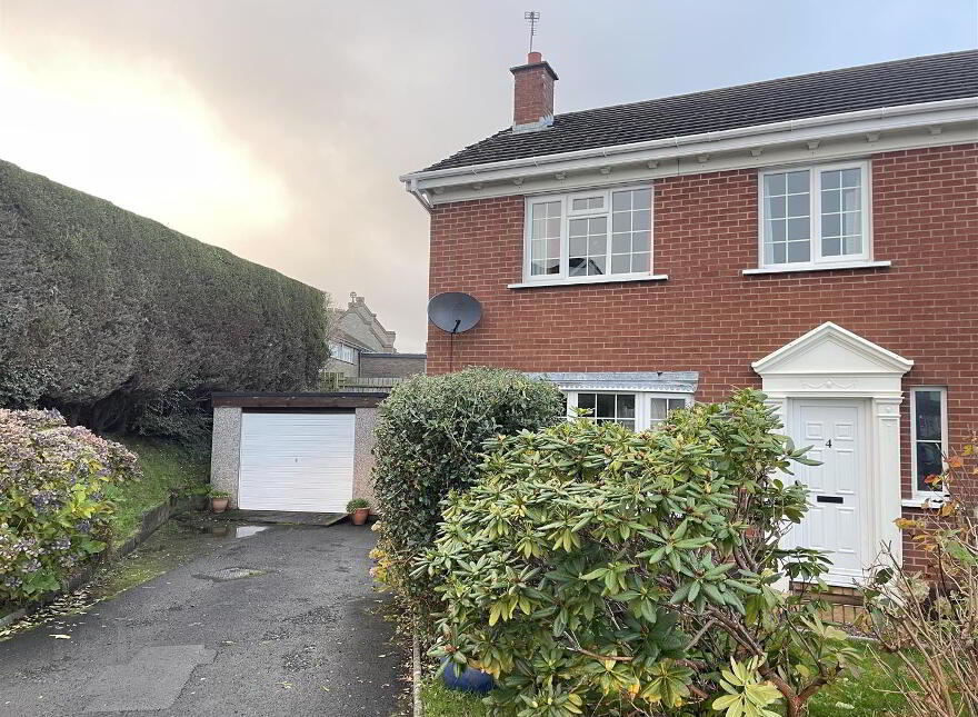 4 Locksley Grange, Belfast, BT10 0DW