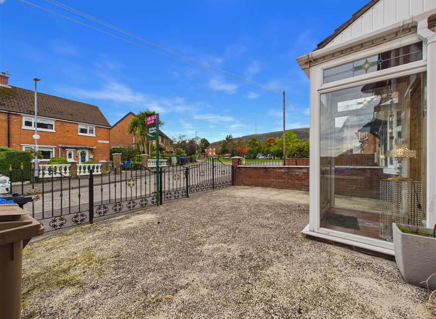 99 Bearnagh Drive, Belfast, BT11 8HT