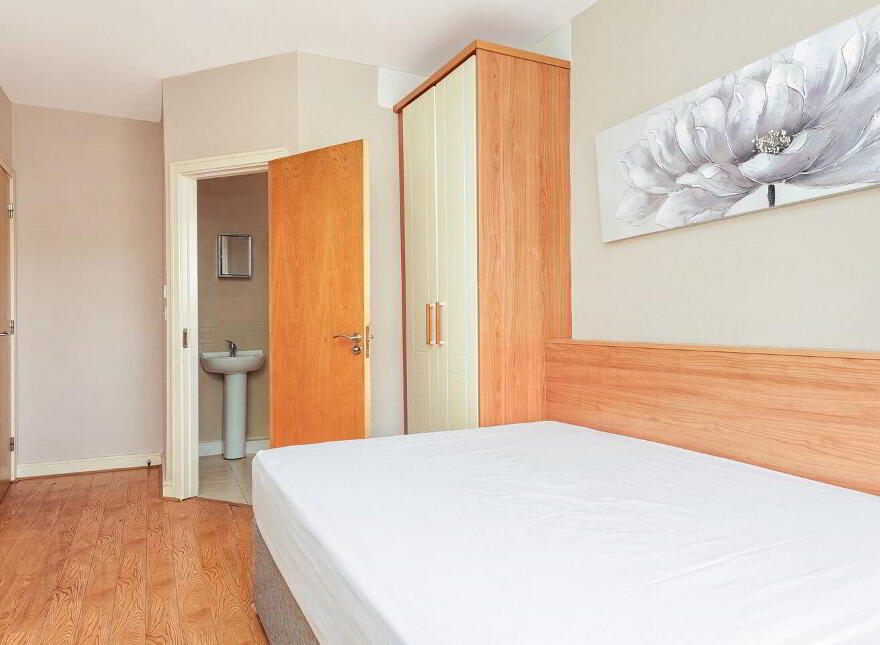18 Fortunes Lawn, Citywest