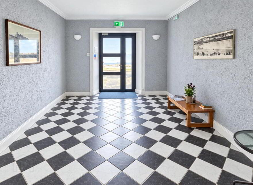 Apartment 3 Old Moore's, Wellington Square, Kilkee, V15Y223