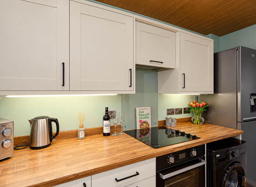 24 Hillsborough Gardens, Belfast, BT6 9DT