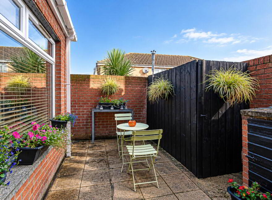 24 Hillsborough Gardens, Belfast, BT6 9DT