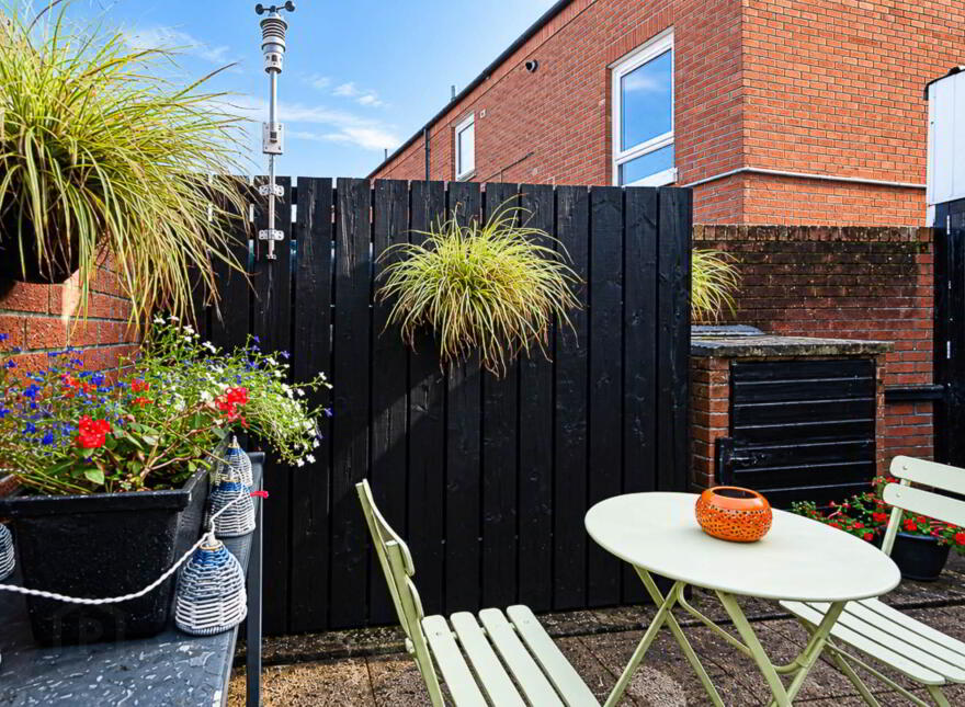 24 Hillsborough Gardens, Belfast, BT6 9DT