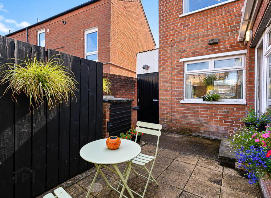24 Hillsborough Gardens, Belfast, BT6 9DT