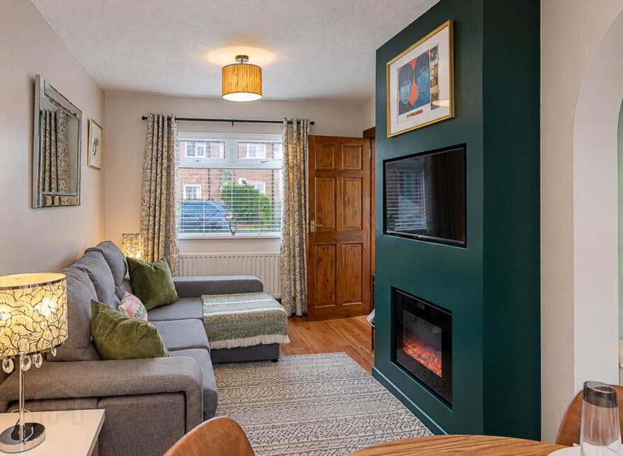 24 Hillsborough Gardens, Belfast, BT6 9DT