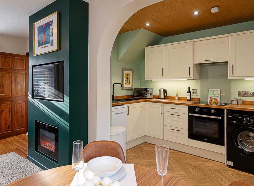 24 Hillsborough Gardens, Belfast, BT6 9DT