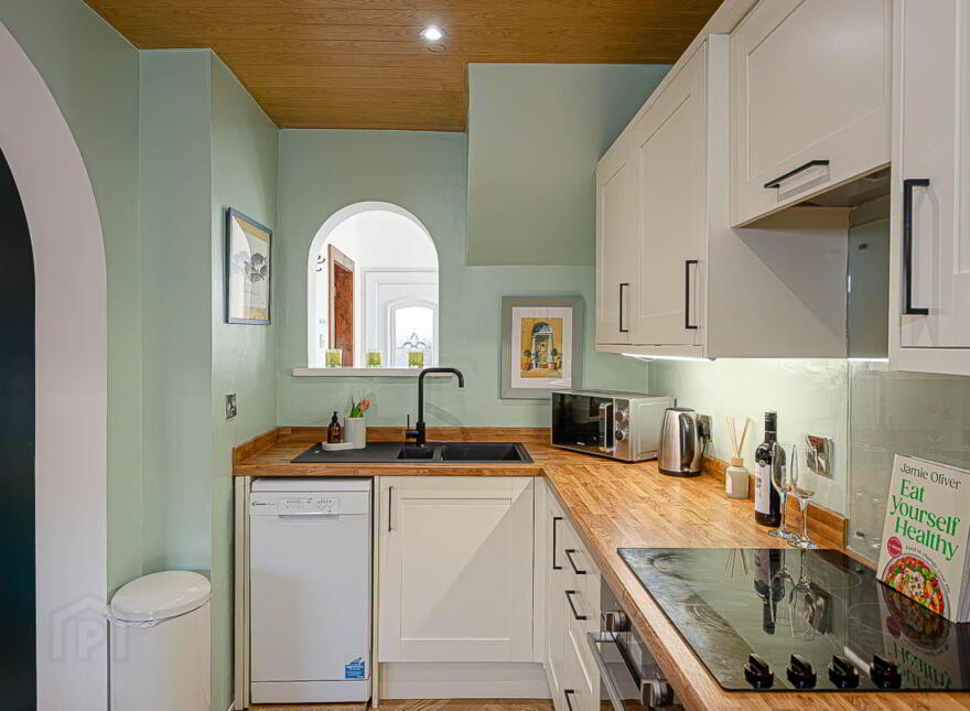24 Hillsborough Gardens, Belfast, BT6 9DT