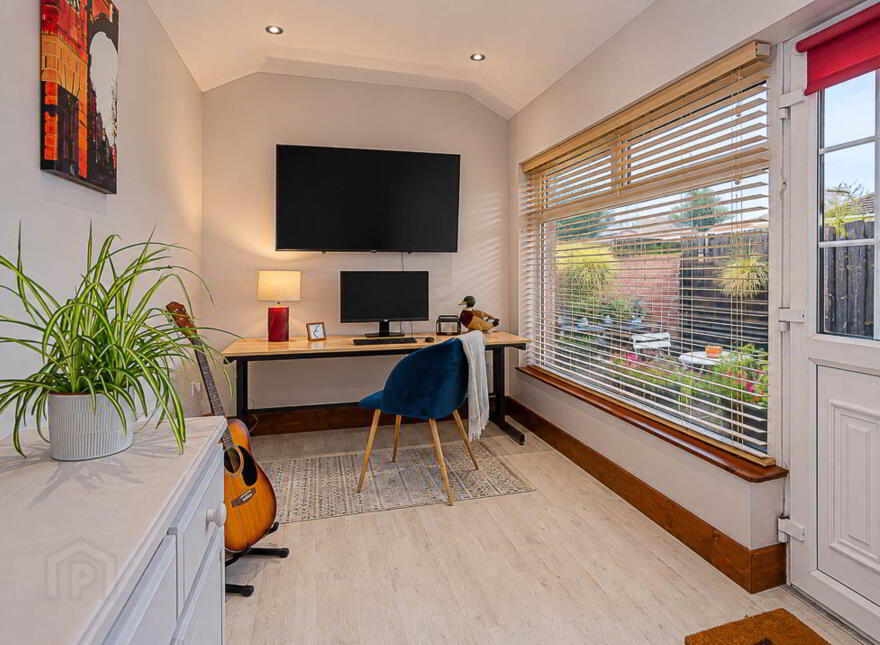 24 Hillsborough Gardens, Belfast, BT6 9DT