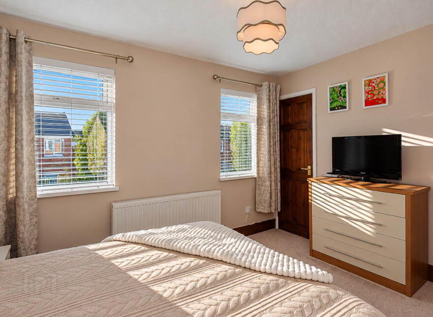 24 Hillsborough Gardens, Belfast, BT6 9DT