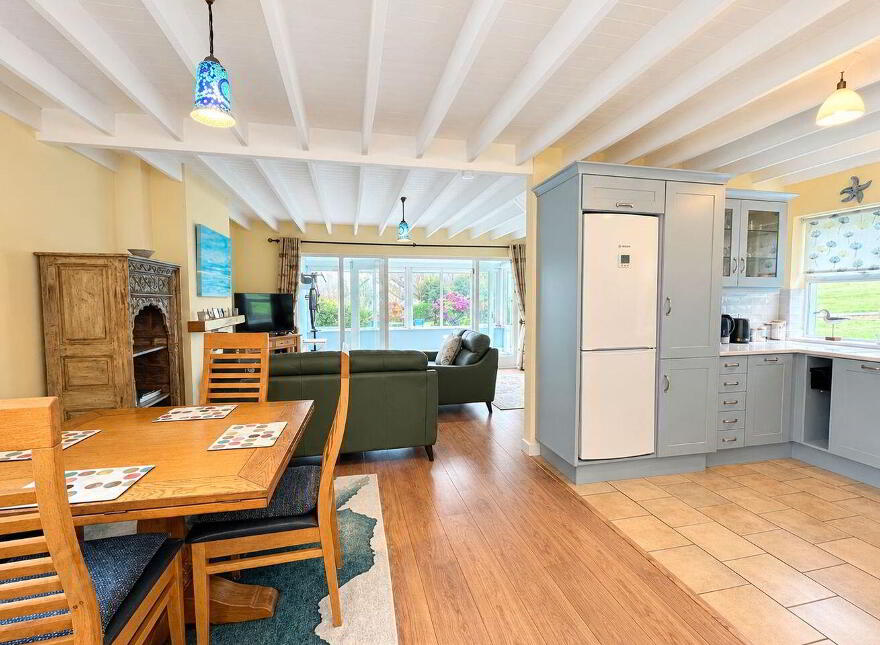 Kestrel Cottage, Colla Road, Schull, P81KW25