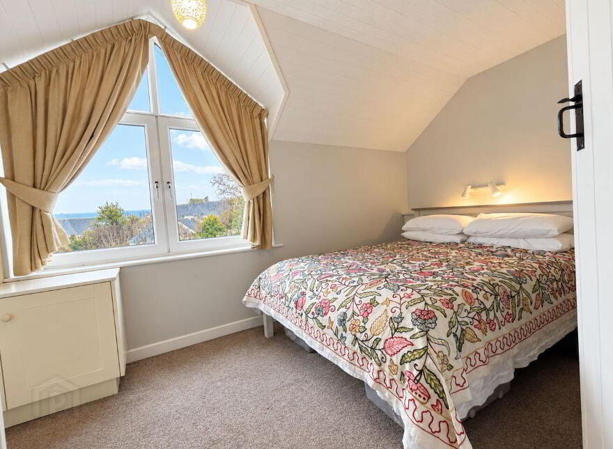 Kestrel Cottage, Colla Road, Schull, P81KW25