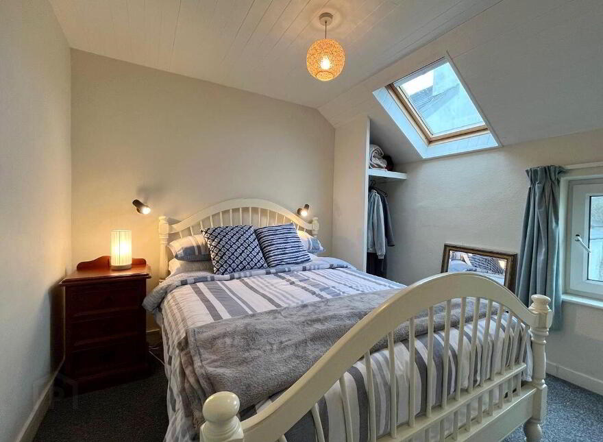 Kestrel Cottage, Colla Road, Schull, P81KW25