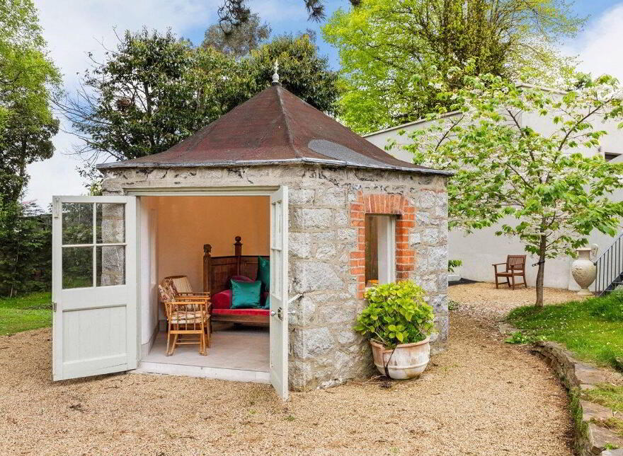 Laragh House, Killiney Avenue, Killiney, Killiney, A96AK18