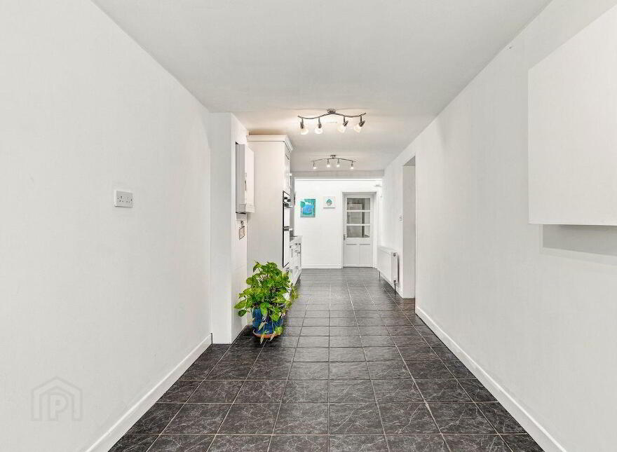 19 Mount Carmel, Newbridge, W12DK29