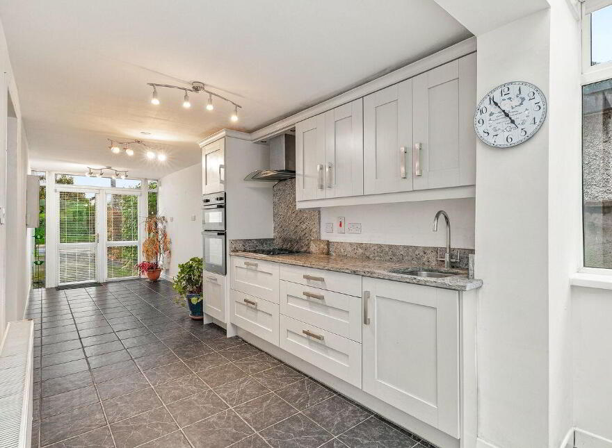 19 Mount Carmel, Newbridge, W12DK29