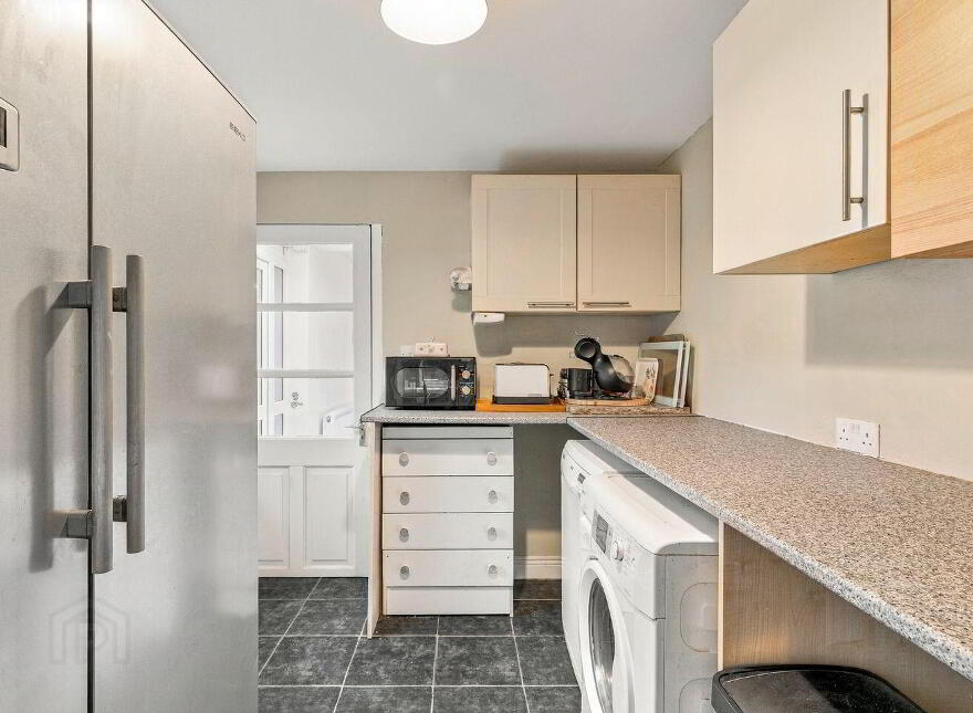 19 Mount Carmel, Newbridge, W12DK29