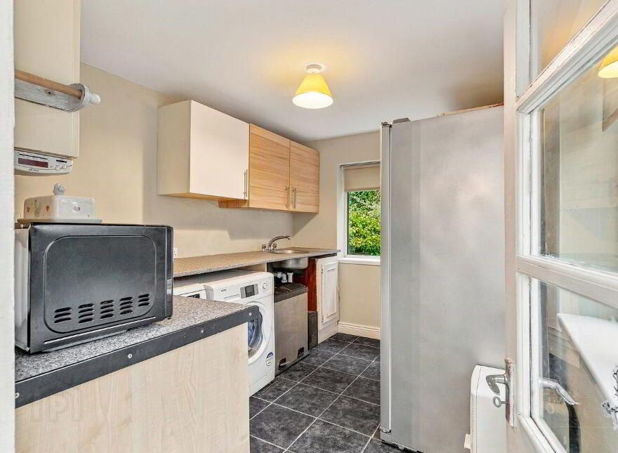 19 Mount Carmel, Newbridge, W12DK29