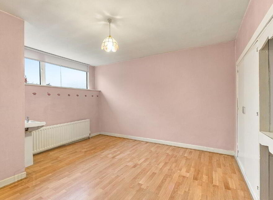 19 Mount Carmel, Newbridge, W12DK29