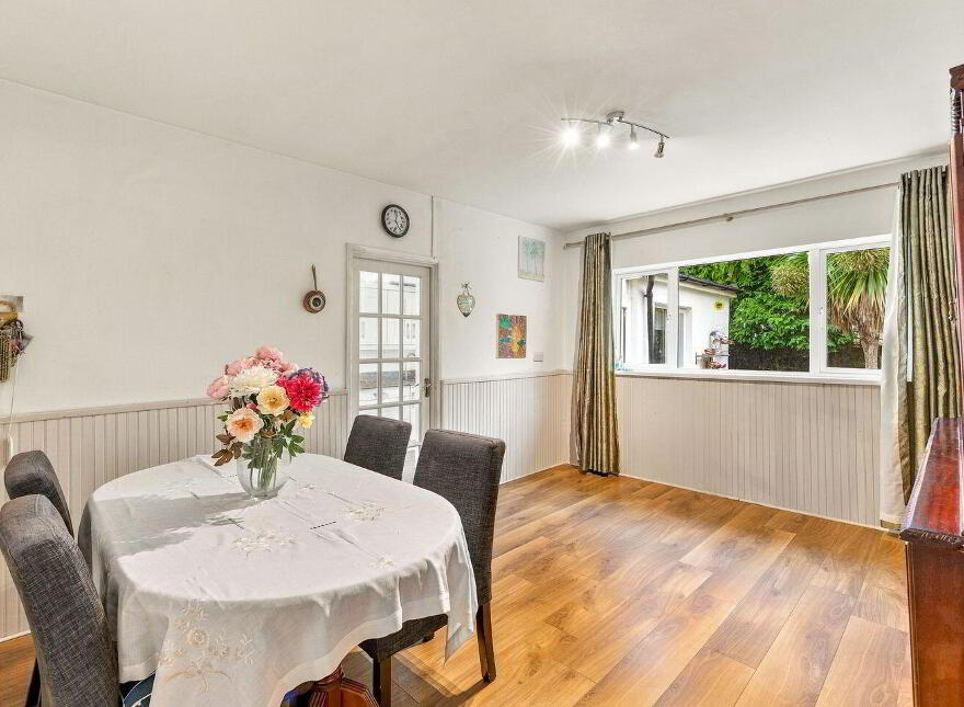 19 Mount Carmel, Newbridge, W12DK29