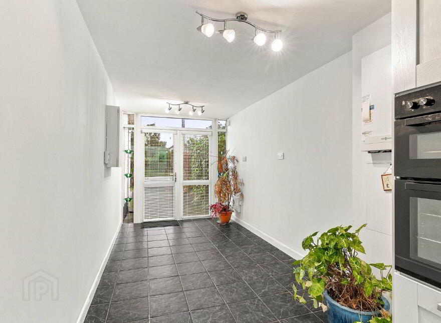 19 Mount Carmel, Newbridge, W12DK29
