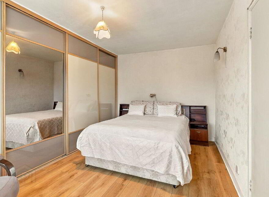 19 Mount Carmel, Newbridge, W12DK29