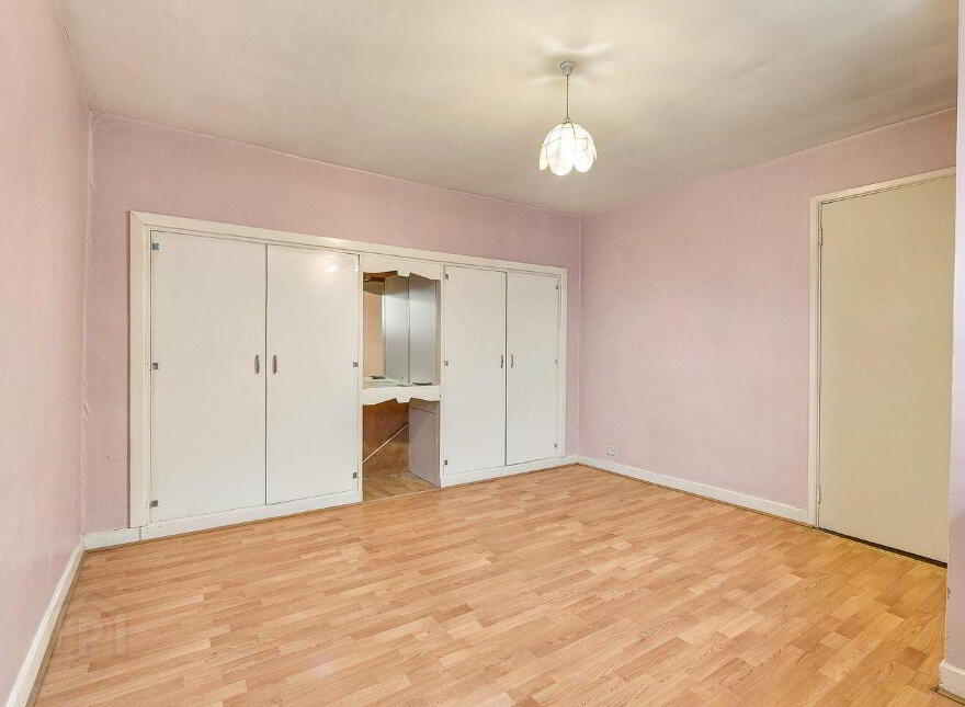 19 Mount Carmel, Newbridge, W12DK29