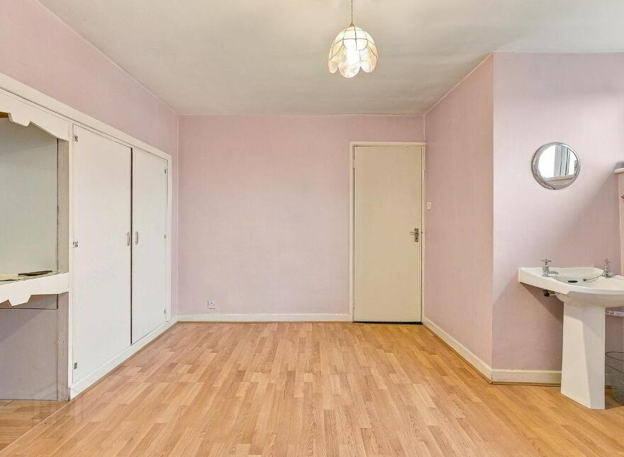 19 Mount Carmel, Newbridge, W12DK29