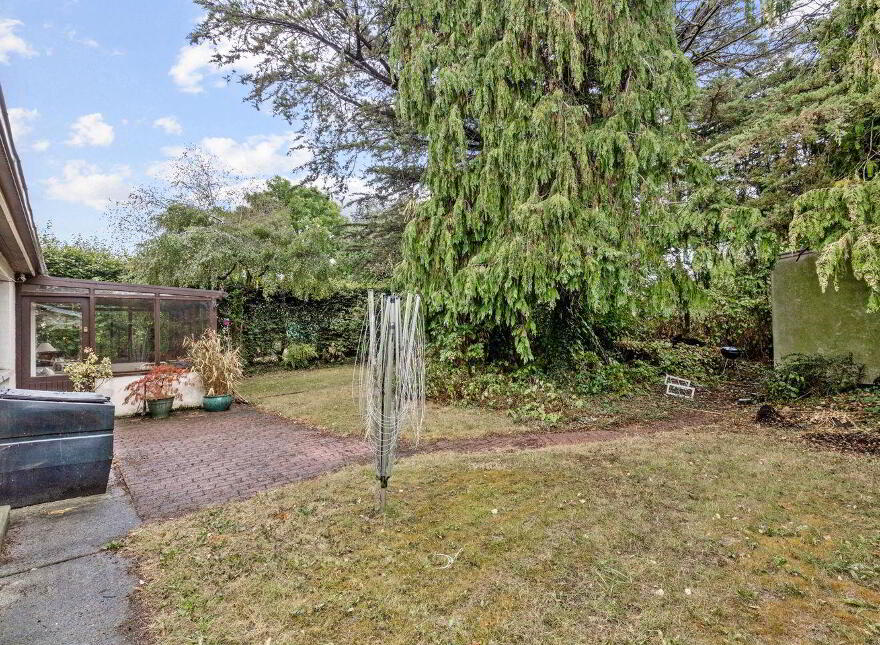 6 The Glade, Oak Park, Road, R93TF67
