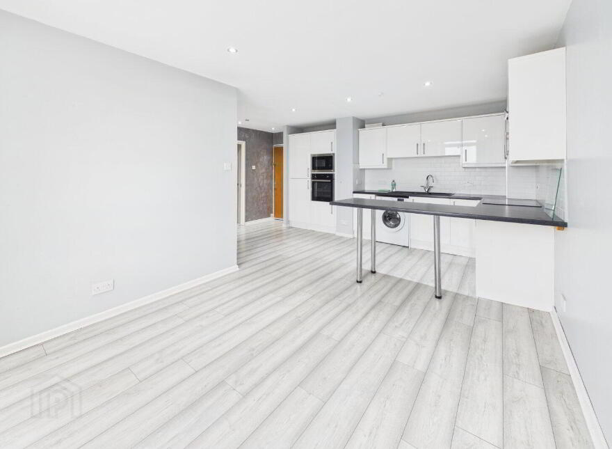 Flat 4 Tyrone House, 30 Adelaide Street, Belfast, BT2 8HH