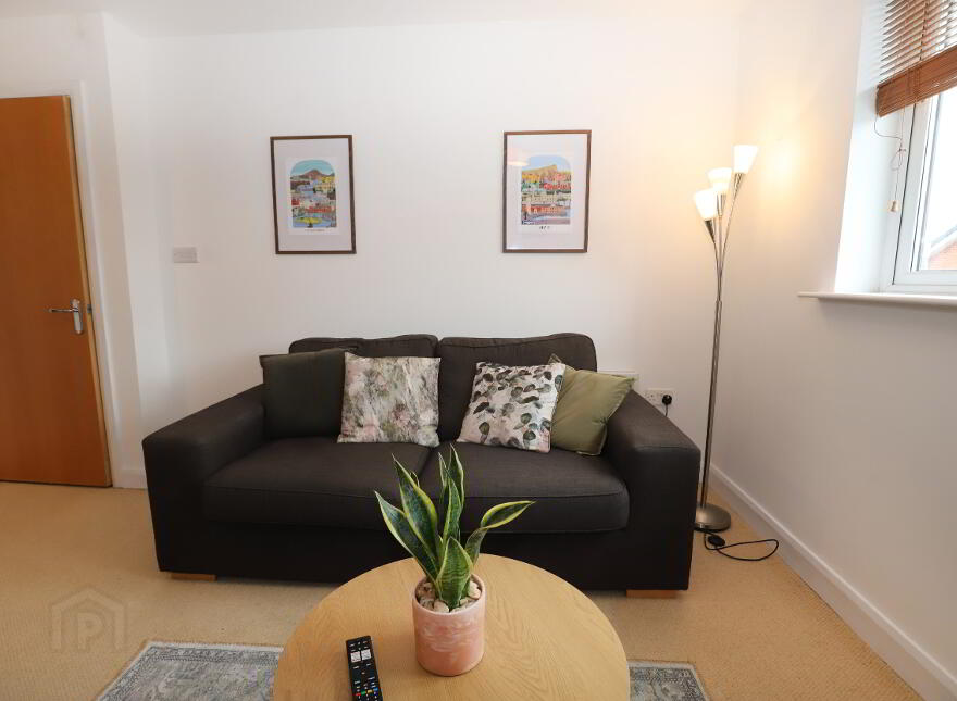 Annesley Building SHORT TERM RENTAL, 19 Bakers Court, Ravenhill, Belfast, BT6 8QY