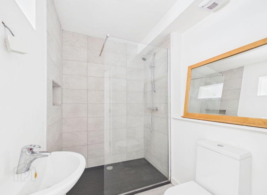 Main St, Cloughjordan, E53TF90